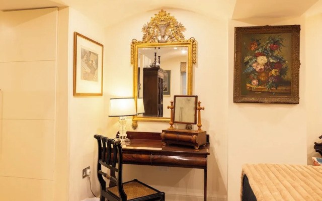 Large 4-bed 8-guests W/patio 1841 House Paddington