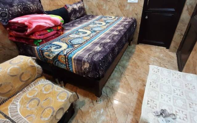 Room in Guest Room - Posh Foreigners Place,couples Allowed Lajpat Nagar