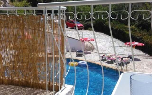 Stunning Beach Apart-sleeps 5! Pool & Sea Views!