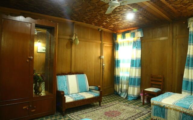 Aziz Palace Group of Houseboats