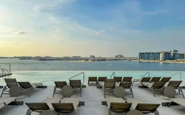 KeyRock - Grand Bleu Apt with Palm View