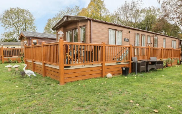 27 Lake View, Norwich