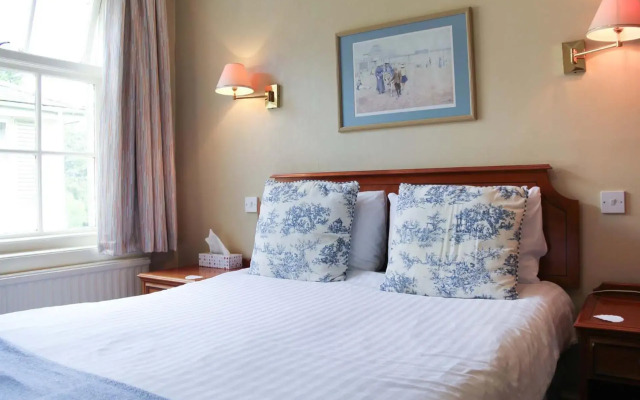 Oriel Hotel