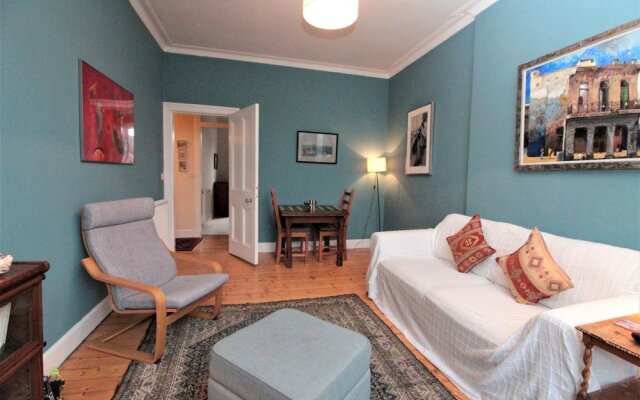 Bright, Spacious Flat For 2 in Edinburgh