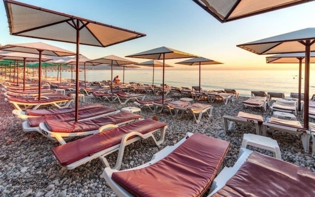 Anita Kemer Noch Hotel