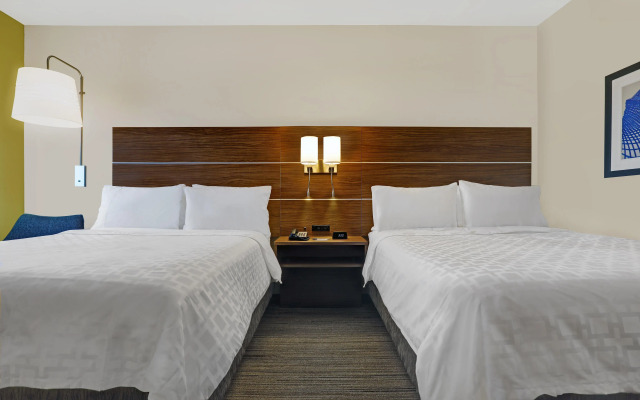 Holiday Inn Express & Suites Lenexa - Overland Park Area by IHG