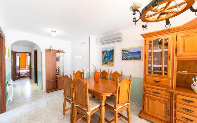 Veni in L'Escala with 3 bedrooms and 1 bathrooms