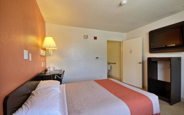 Motel 6 San Antonio, TX - West SeaWorld