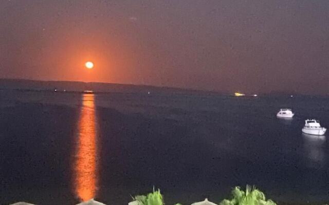 3-bed Apartment With Sea View Sleeps 6