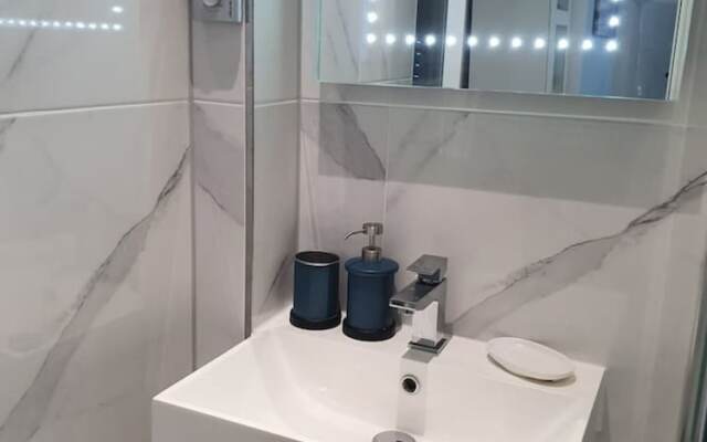 Lux Kings RD City Centre Studio Apartment Reading