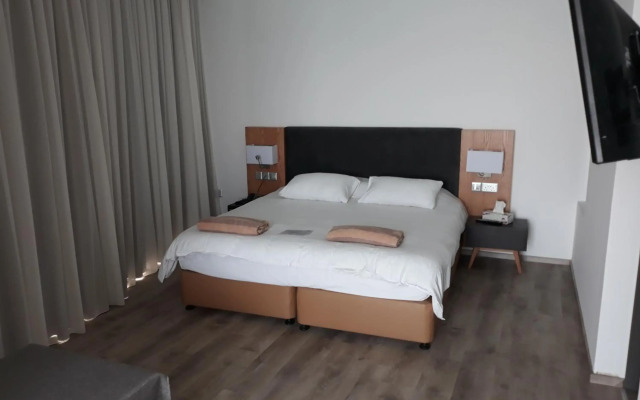 Vrissaki Beach Hotel