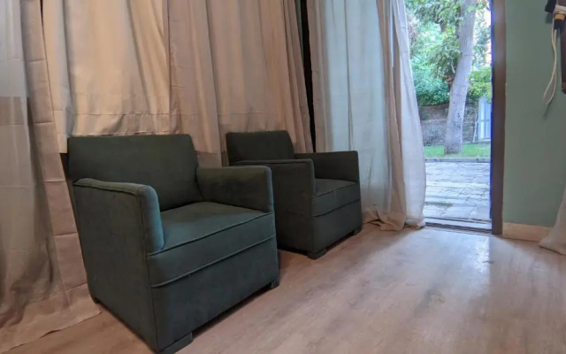 private entrance studio with private garden