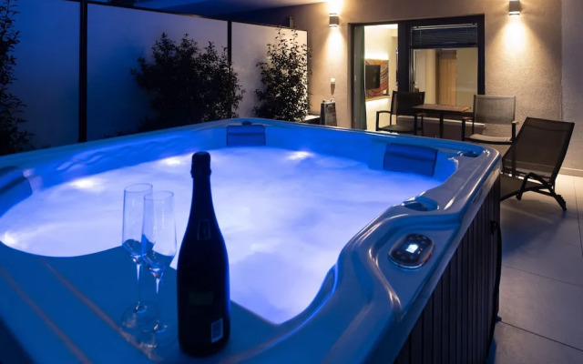Onyx Luxury