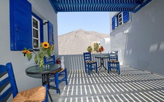 Lunar Santorini Hotel