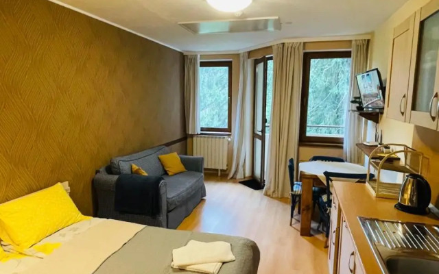 Studio Kris Villa Park