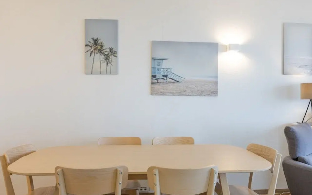 Corner Apartment on 5th Floor