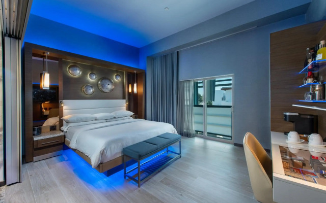 Shade Hotel