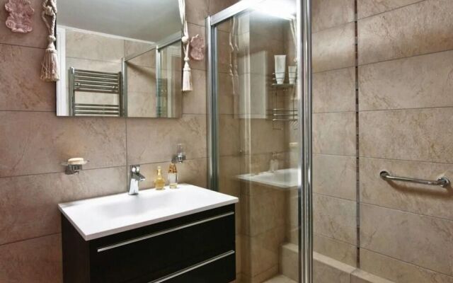 Acropolis Luxury Residences
