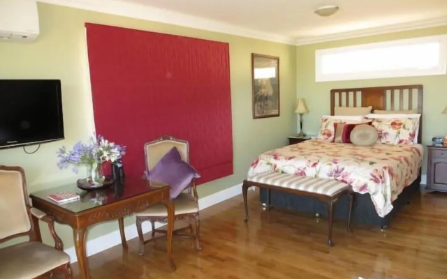 Gooromon Park Cottages – Guest Rooms – Tuggeranong