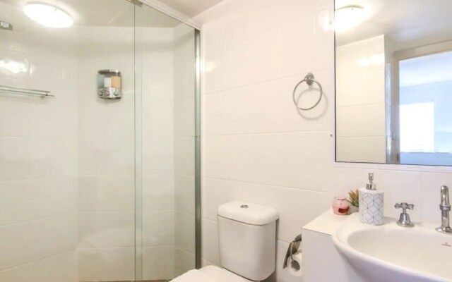 Newly Renovated Unit 250m To The Beach