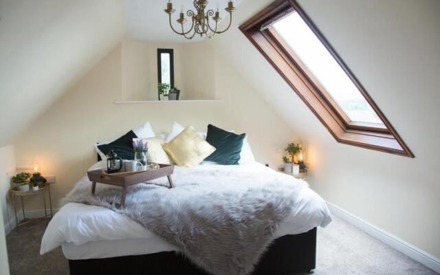 Central Penthouse in Converted Church - Free parking - Free WiFi