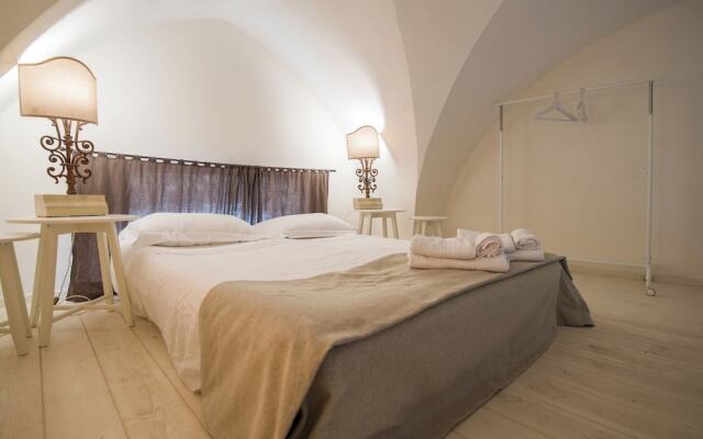 Elegant Farmhouse With Swimming Pool - Beahost