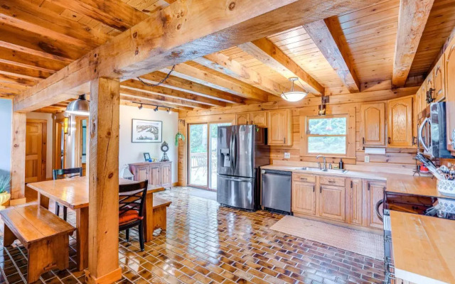 Spacious Wilmington Cabin: Walk to Lake