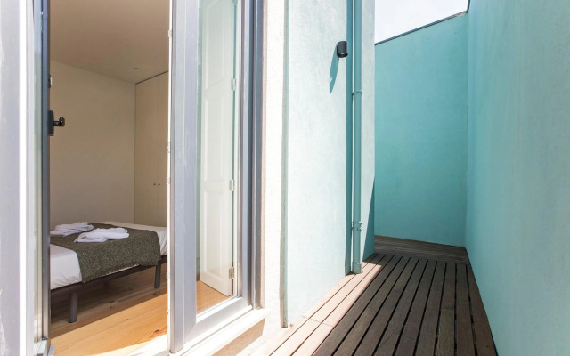 Central Studio w/ Pool, AC & Patio by LovelyStay