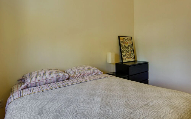 Modern White Salmon Apartment, Steps From Town