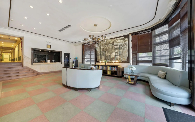 Greenview Hotel by Lowkl