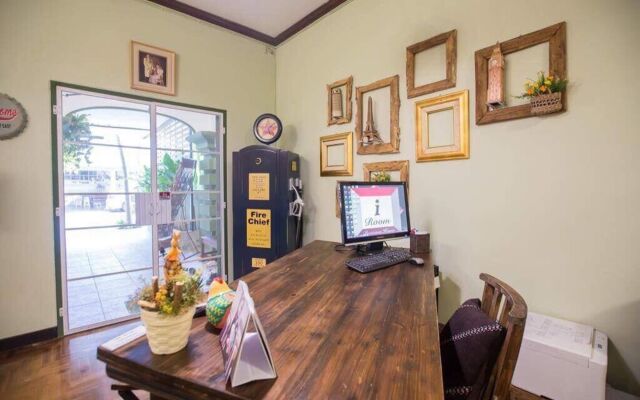 iRoom Boutique House