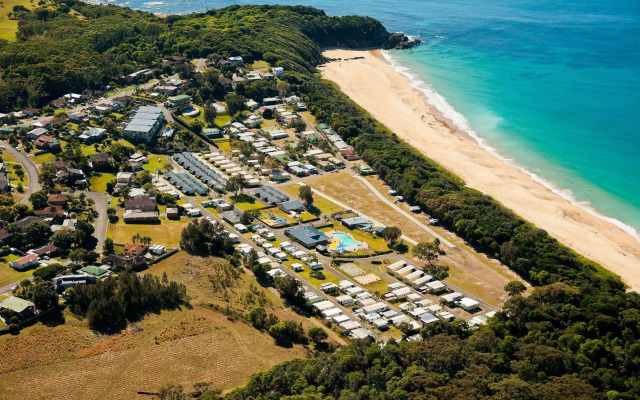 Beachfront Hallidays Point