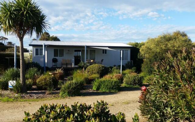 Linger Longer Cottages: Frangipani Cottage Very Vintage The Bird Hide