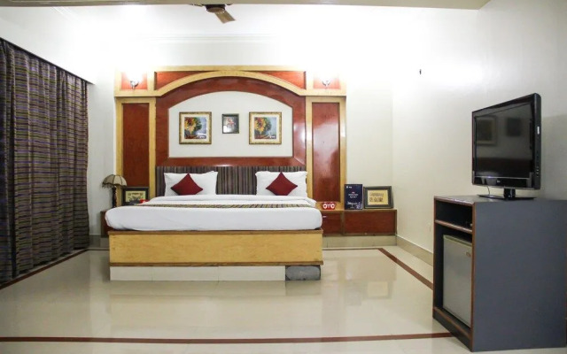 OYO 8450 Hotel Grand Starline