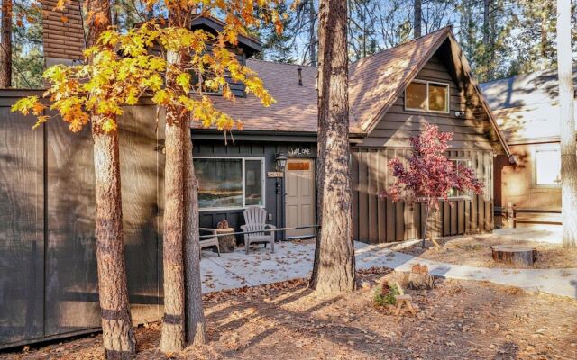 THE Teddy Bear Chalet #2257