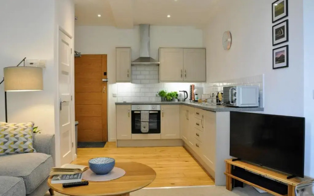Crescent House Apartments