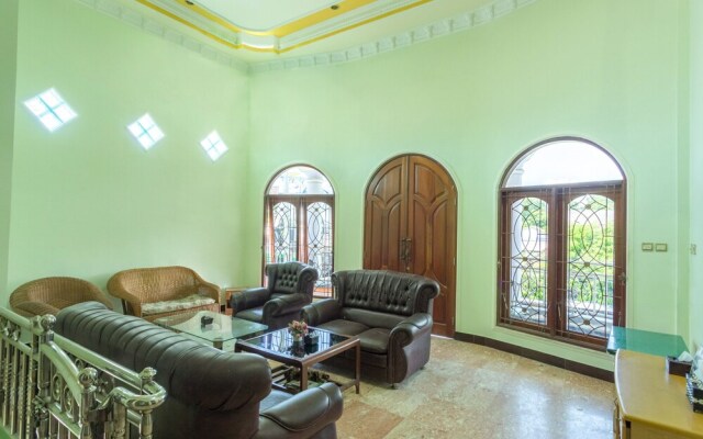 Senaz Residence by OYO Rooms