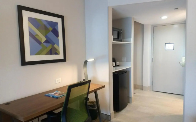 Holiday Inn Express & Suites Indianapolis Northwest by IHG