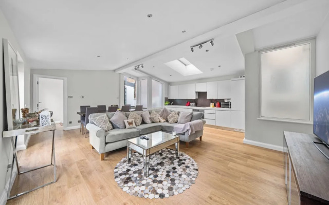 Captivating 3-bed House in London Holland Park