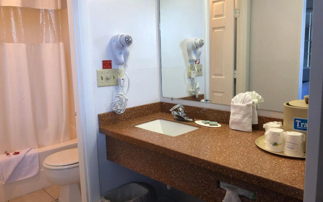 Travelodge by Wyndham Cape Cod Area