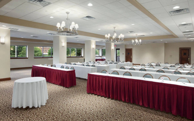 DoubleTree by Hilton New Bern Riverfront