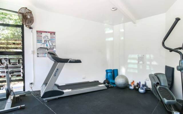 Contemporary 1 Bedroom Teneriffe Apartment with Pool and Gym