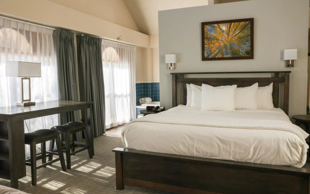 Lone Tree Golf Club And Hotel