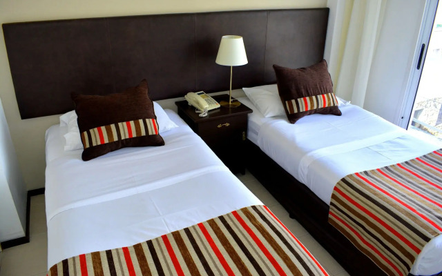 De la Plaza Hotel
