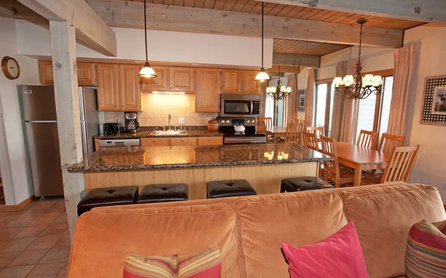 Stonebridge Condominiums