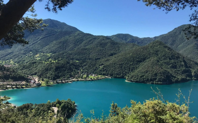 Mezzolago