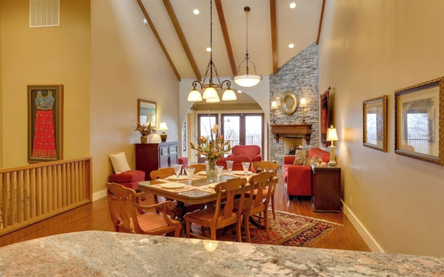 Beautiful Central Fayetteville Townhome w/ Views!