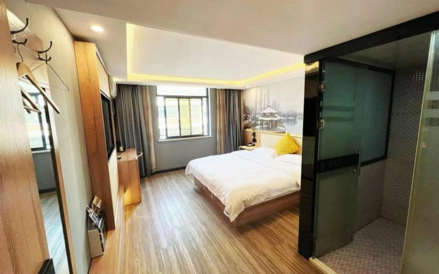 Qingman Light Luxury Hotel (Linping Qiosi Subway Station)