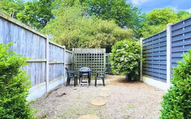 2 Bedrooms - 3 Beds - Quiet Retreat - Parking