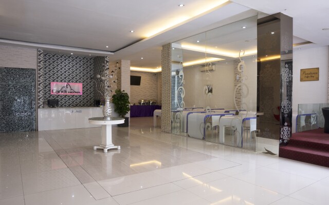 Candi Hotel